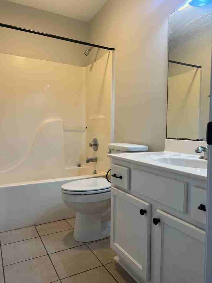 1505 Hathaway Dr - Photo 6 of 17