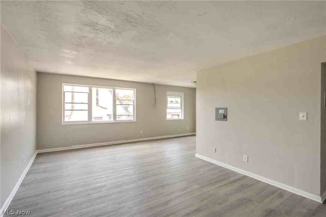 2885 Hampton Rd - Photo 2 of 13