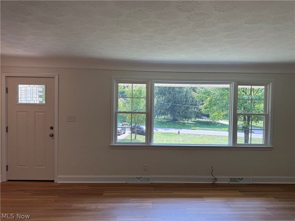 475 Meadowlane Rd - Photo 2 of 29