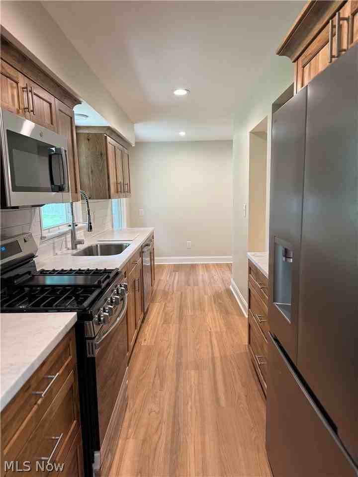 475 Meadowlane Rd - Photo 6 of 29