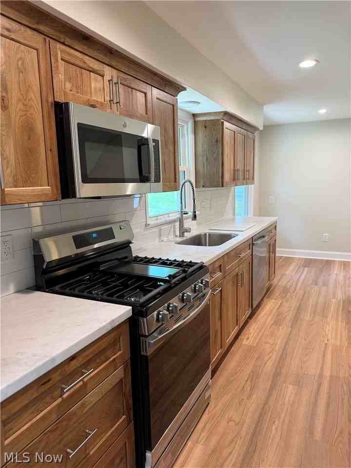 475 Meadowlane Rd - Photo 7 of 29