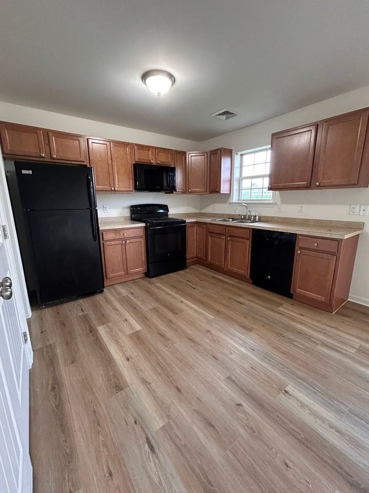 154 Nicole St - Photo 4 of 22