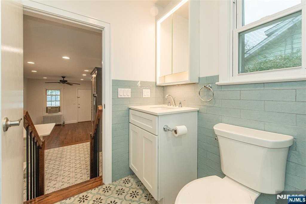 200 Valley Brook Ave - Photo 7 of 19