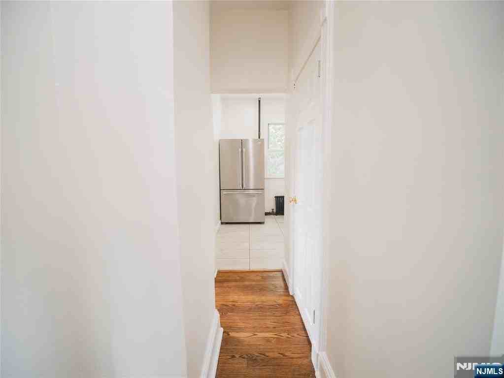180 Larch Ave - Photo 3 of 15