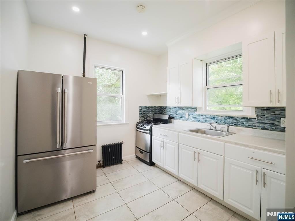 180 Larch Ave - Photo 4 of 15