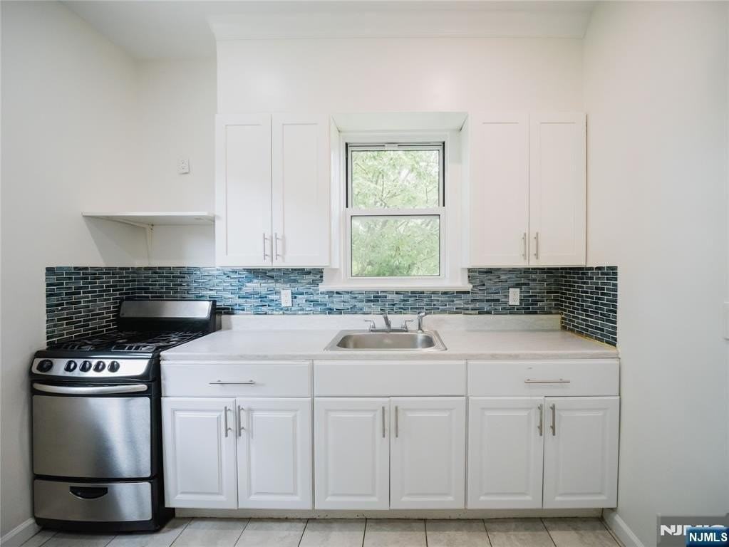 180 Larch Ave - Photo 5 of 15