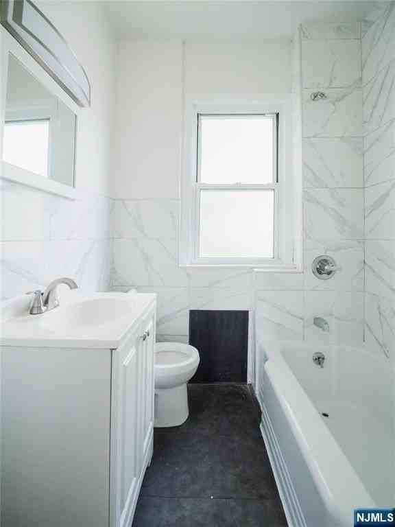 180 Larch Ave - Photo 6 of 15