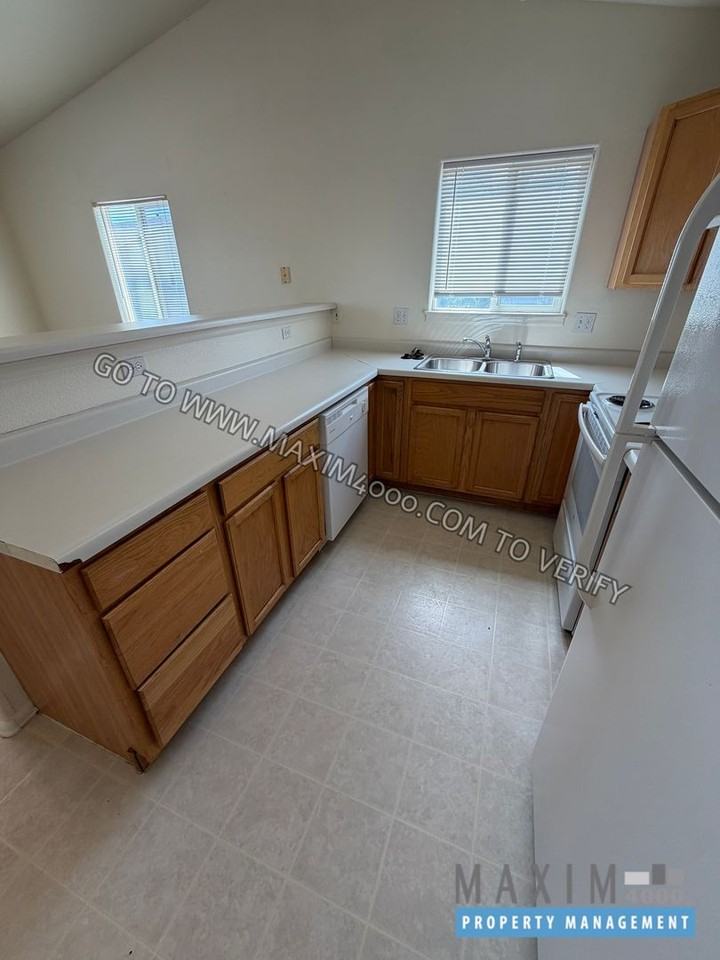 1128 E Carolina Ave #3 - Photo 6 of 14