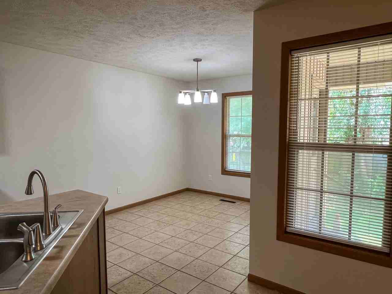 2945 W Cardinal St - Photo 4 of 16