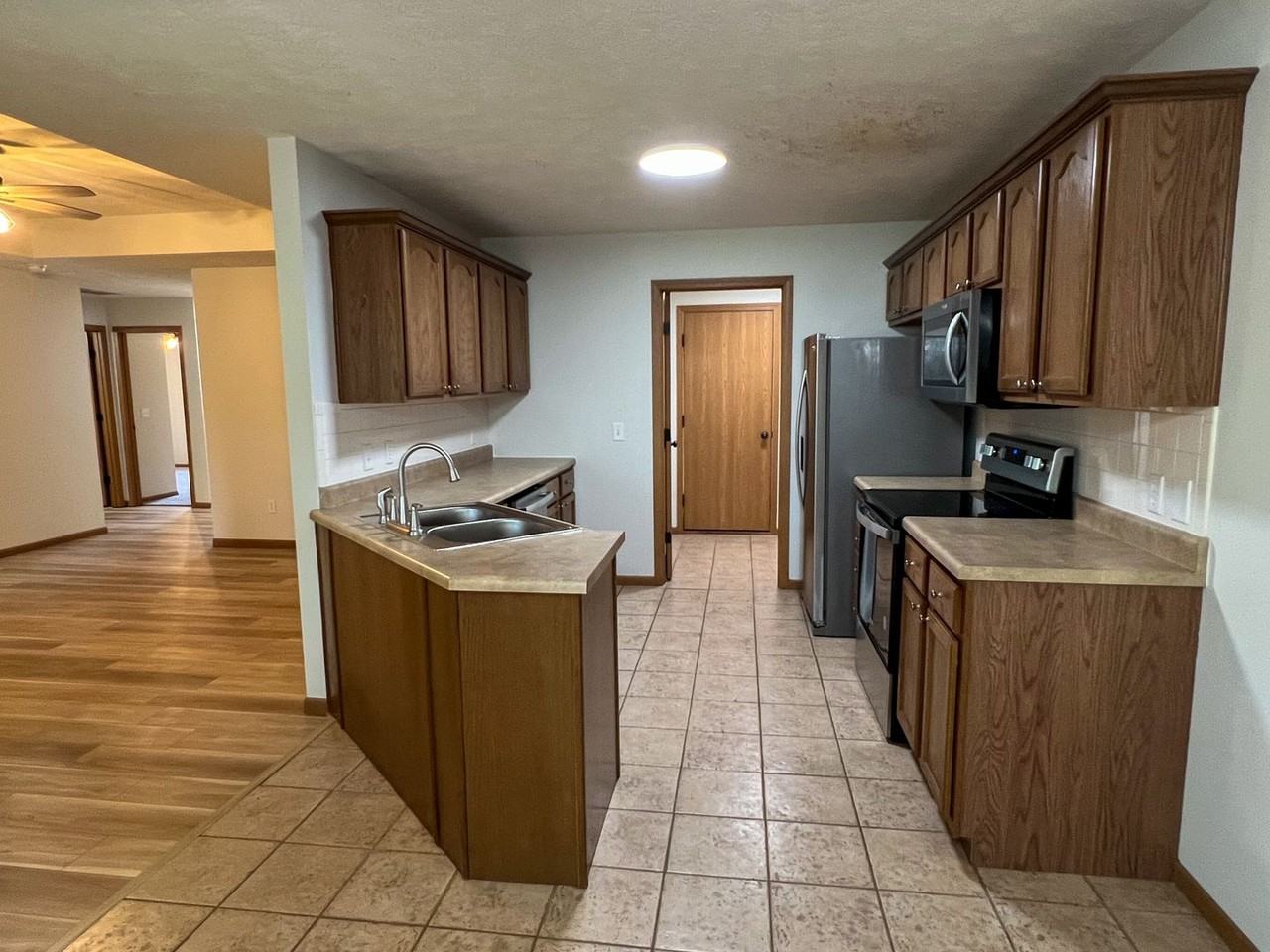 2945 W Cardinal St - Photo 5 of 16