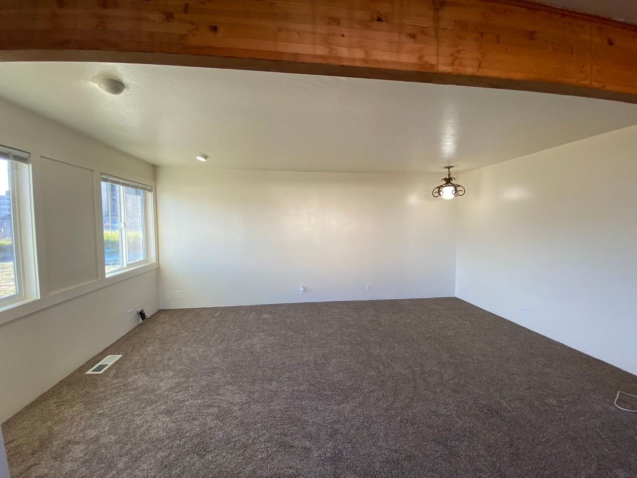 2602 Eide St - Photo 5 of 26