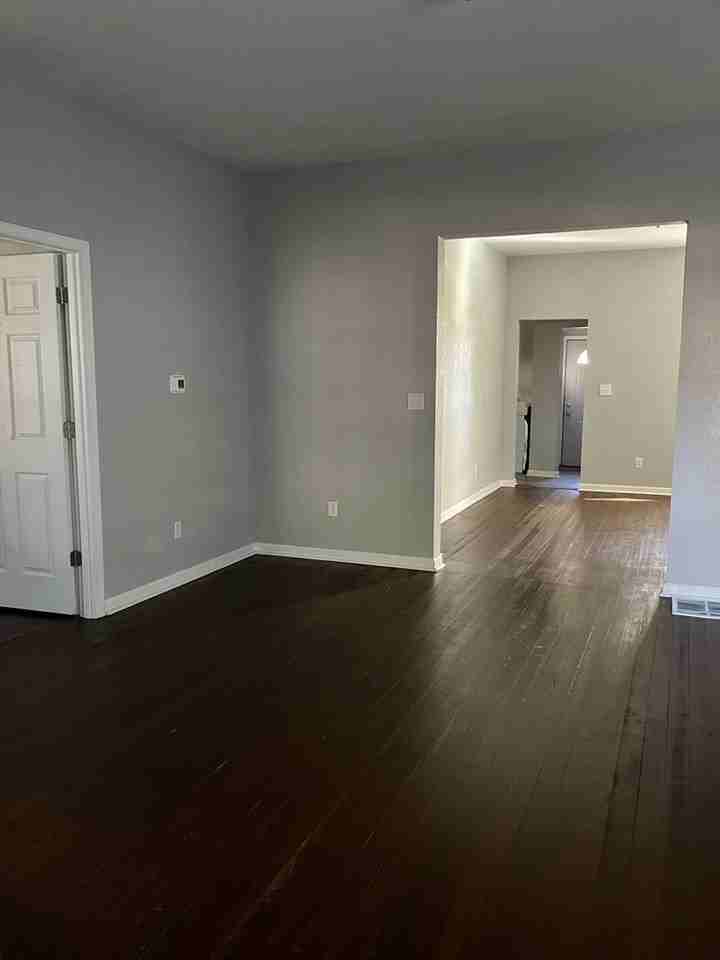 1121 N 6th St - Photo 3 of 9