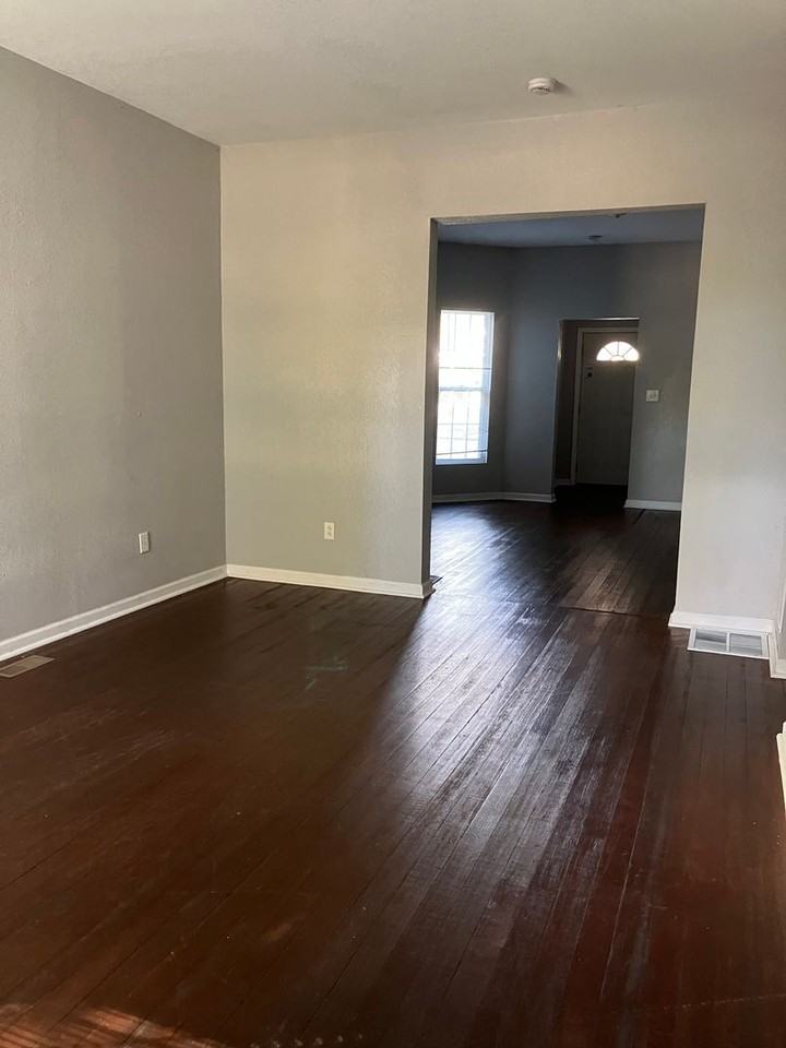 1121 N 6th St - Photo 4 of 9