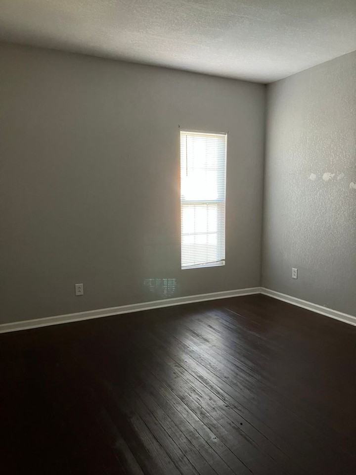 1121 N 6th St - Photo 7 of 9