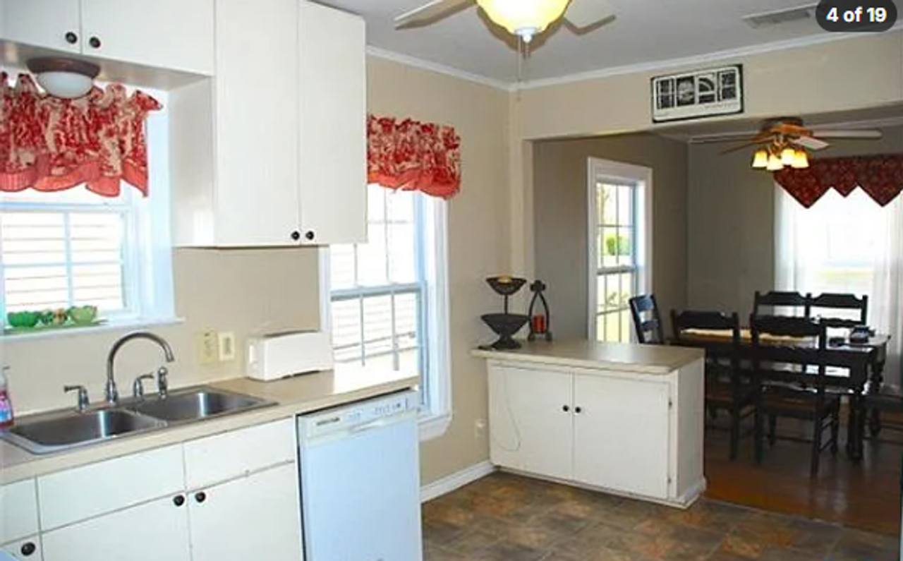 1318 S 53rd St - Photo 3 of 8