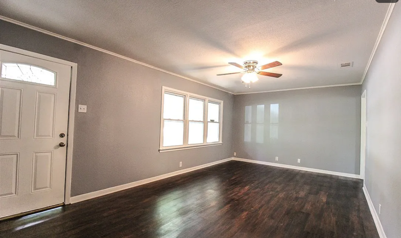 1909 S 19th St - Photo 4 of 17