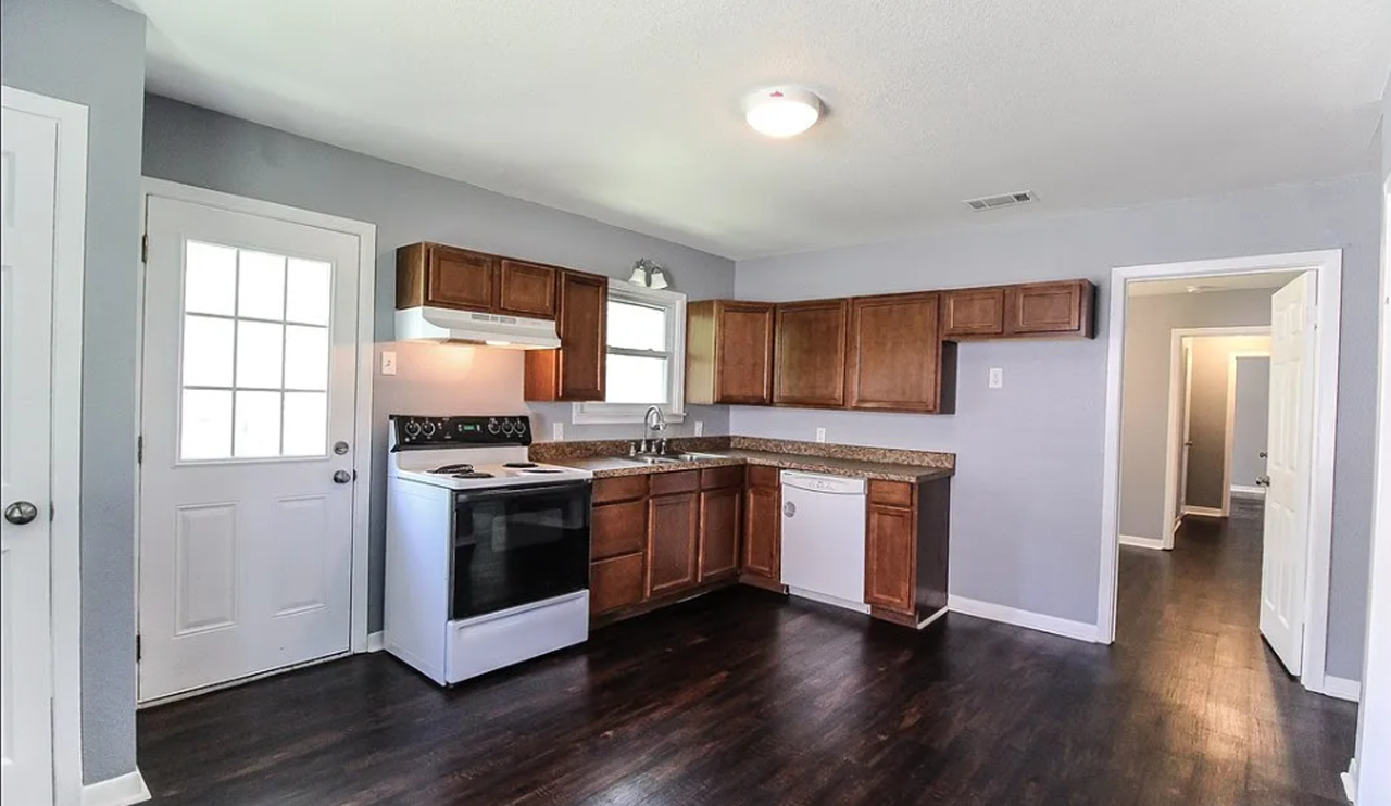 1909 S 19th St - Photo 5 of 17