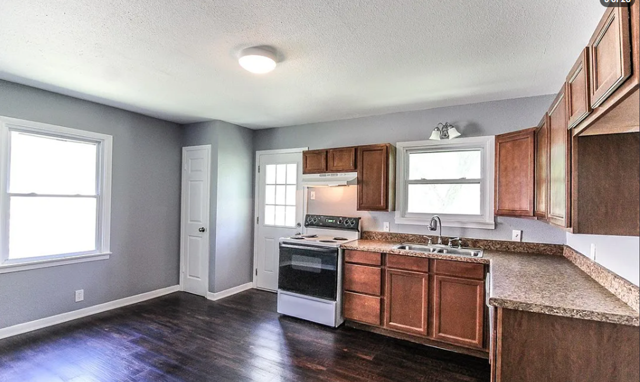 1909 S 19th St - Photo 6 of 17