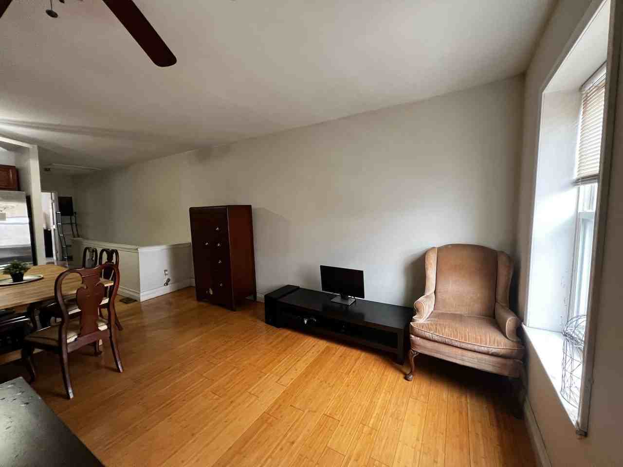 425 N Preston St - Photo 5 of 17