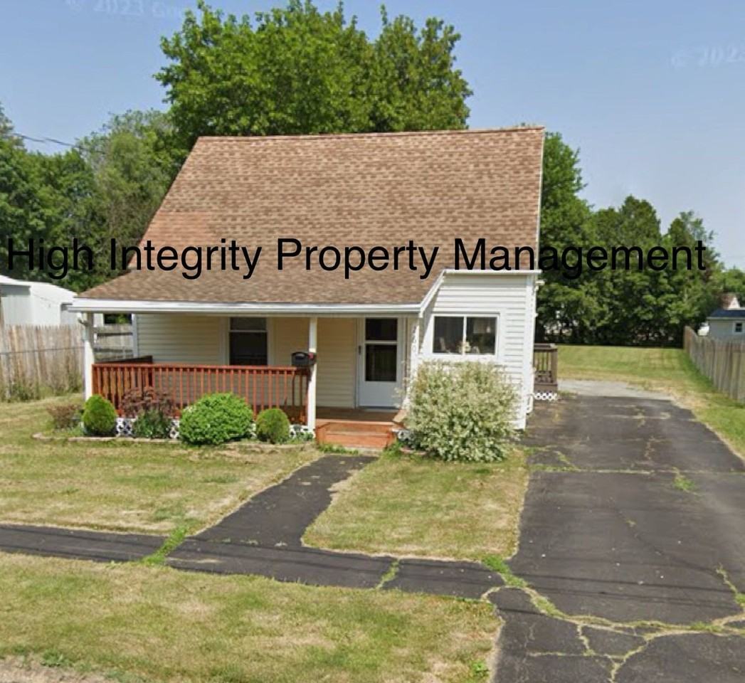 260 Curtis St - Photo 2 of 3