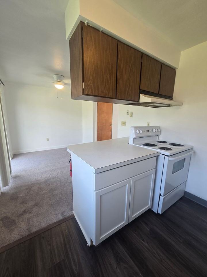 Elizabeth Township 2 bedroom - Photo 3 of 13