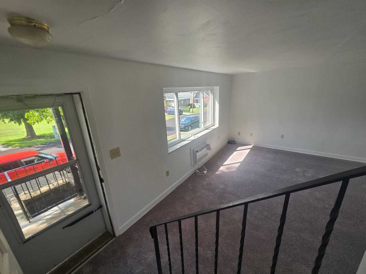 Elizabeth Township 2 bedroom - Photo 4 of 13