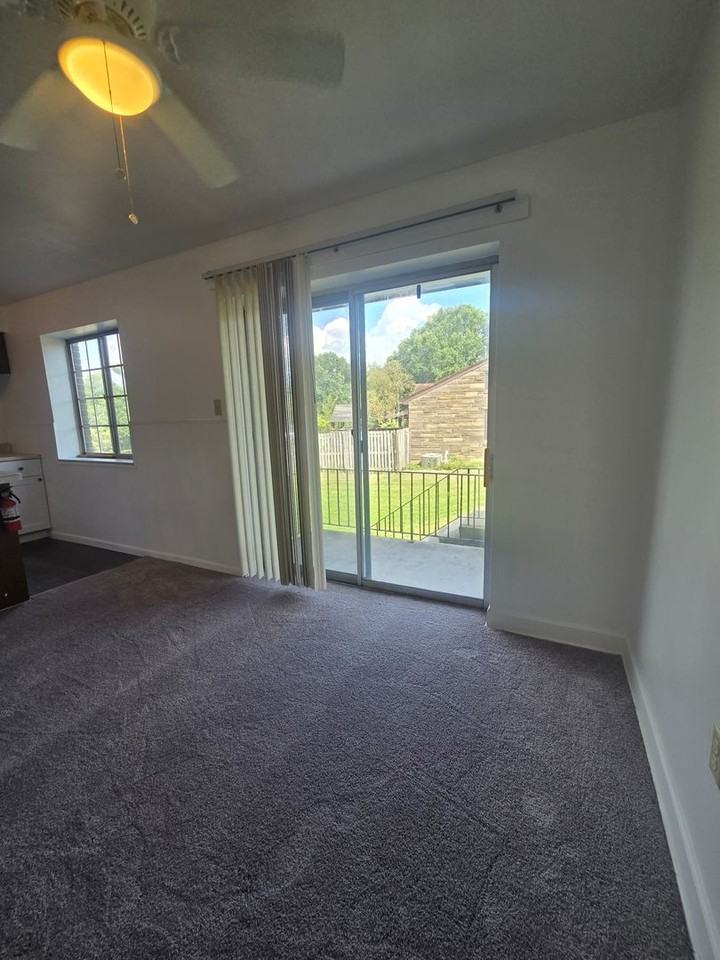 Elizabeth Township 2 bedroom - Photo 6 of 13