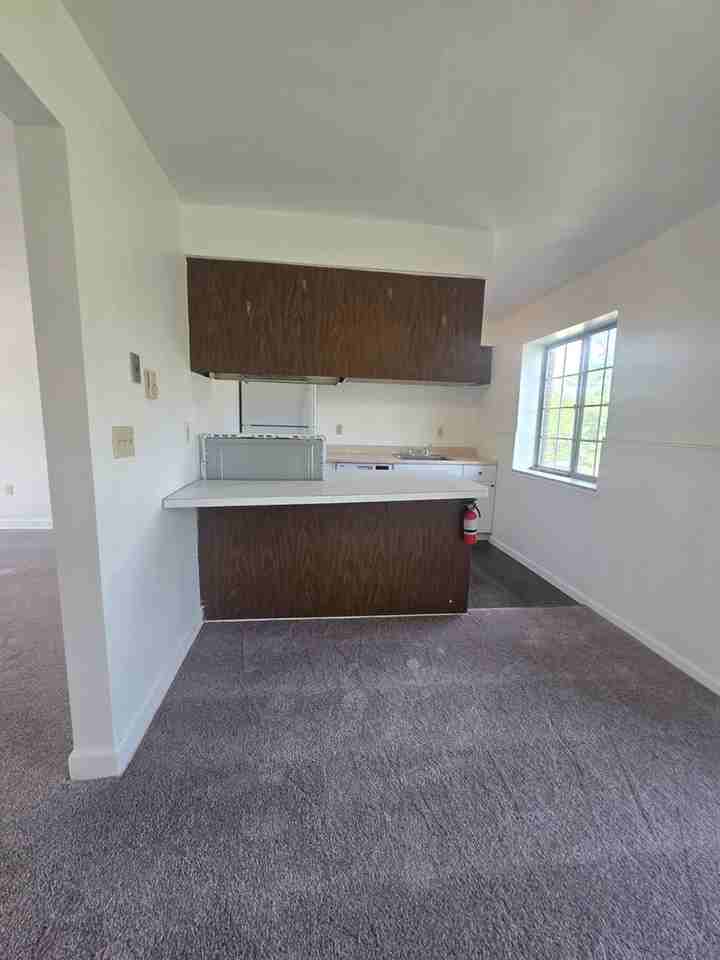 Elizabeth Township 2 bedroom - Photo 7 of 13