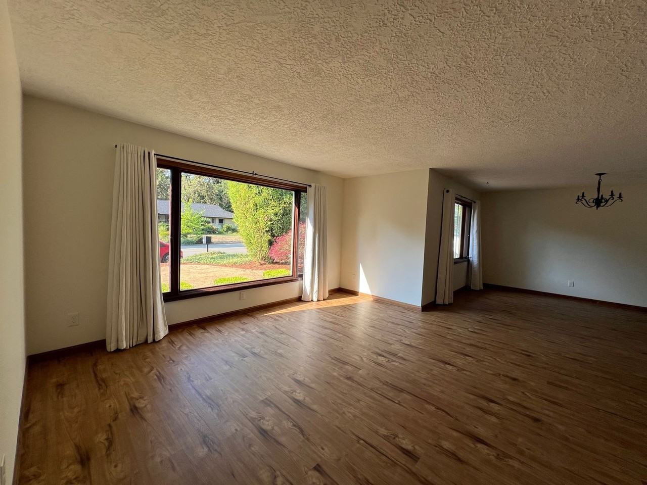 5005 Eureka Way - Photo 5 of 38