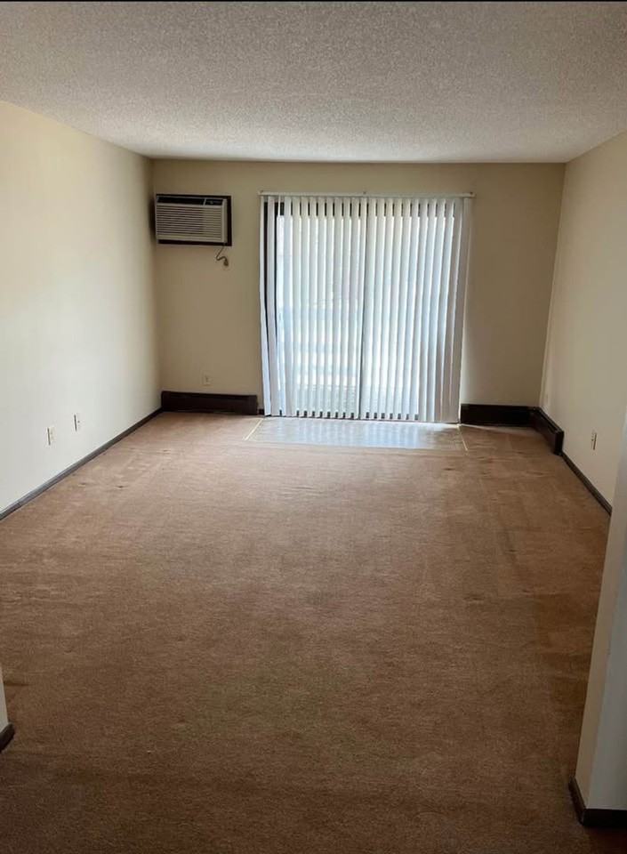425 Hillside Dr - Photo 3 of 10