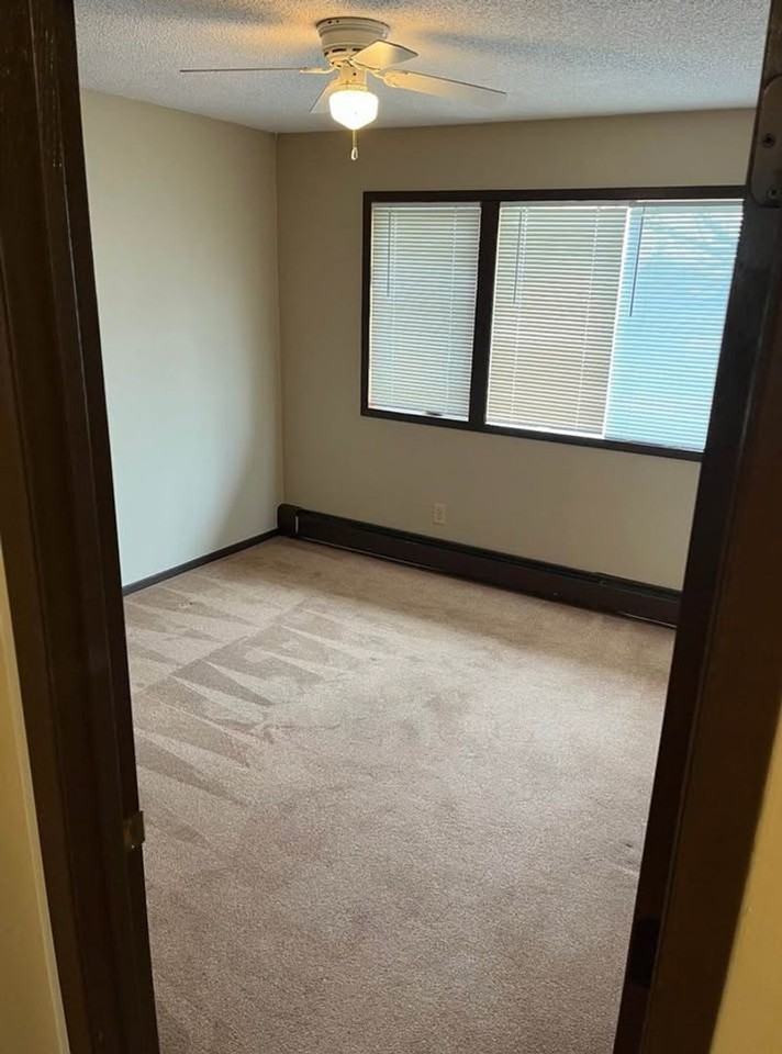 425 Hillside Dr - Photo 5 of 10