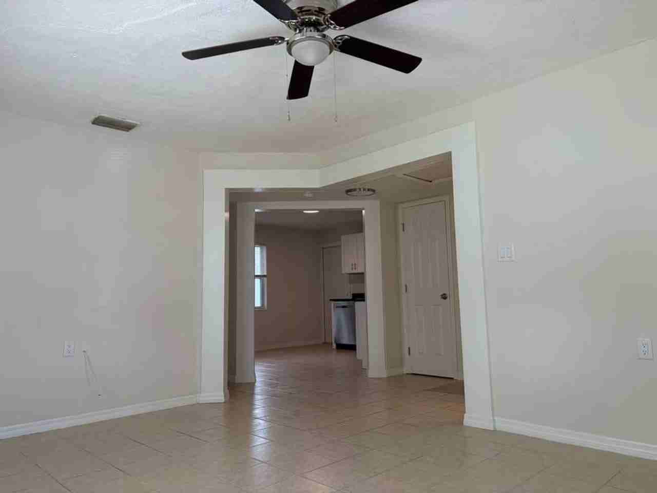 3031 Clinton St S - Photo 2 of 27