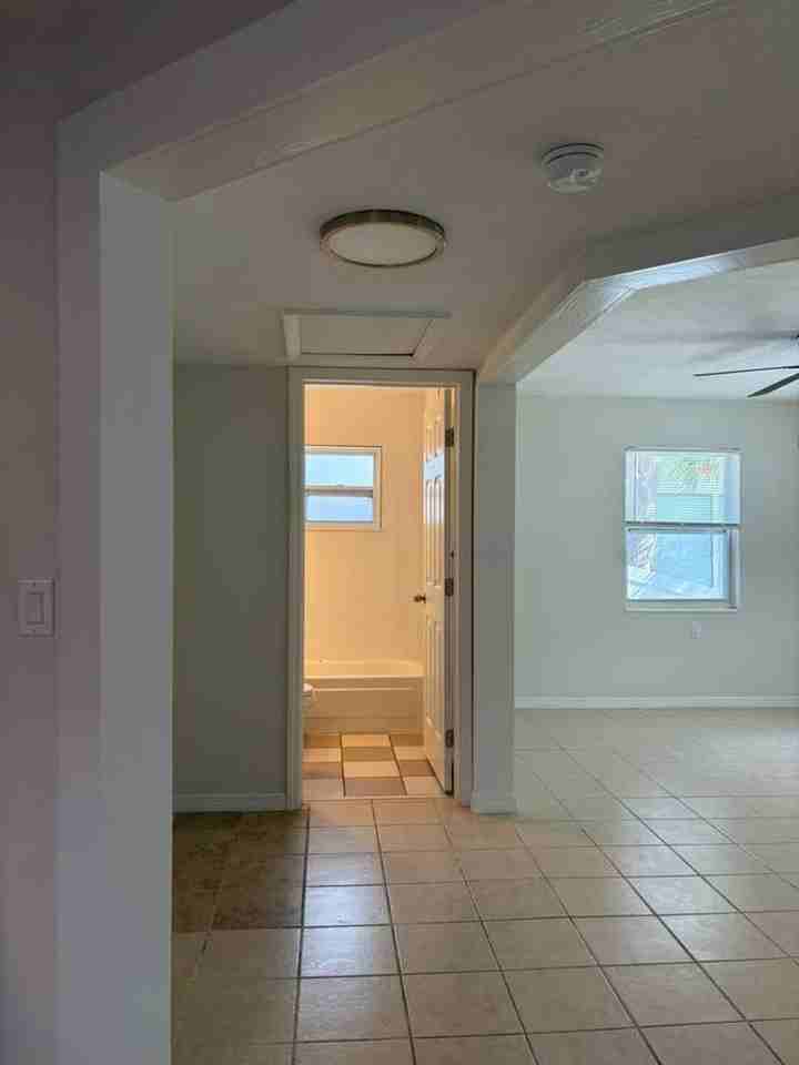 3031 Clinton St S - Photo 7 of 27