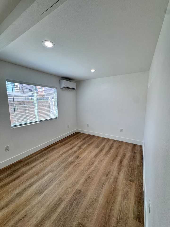 3781 Green Ave #5 - Photo 7 of 25