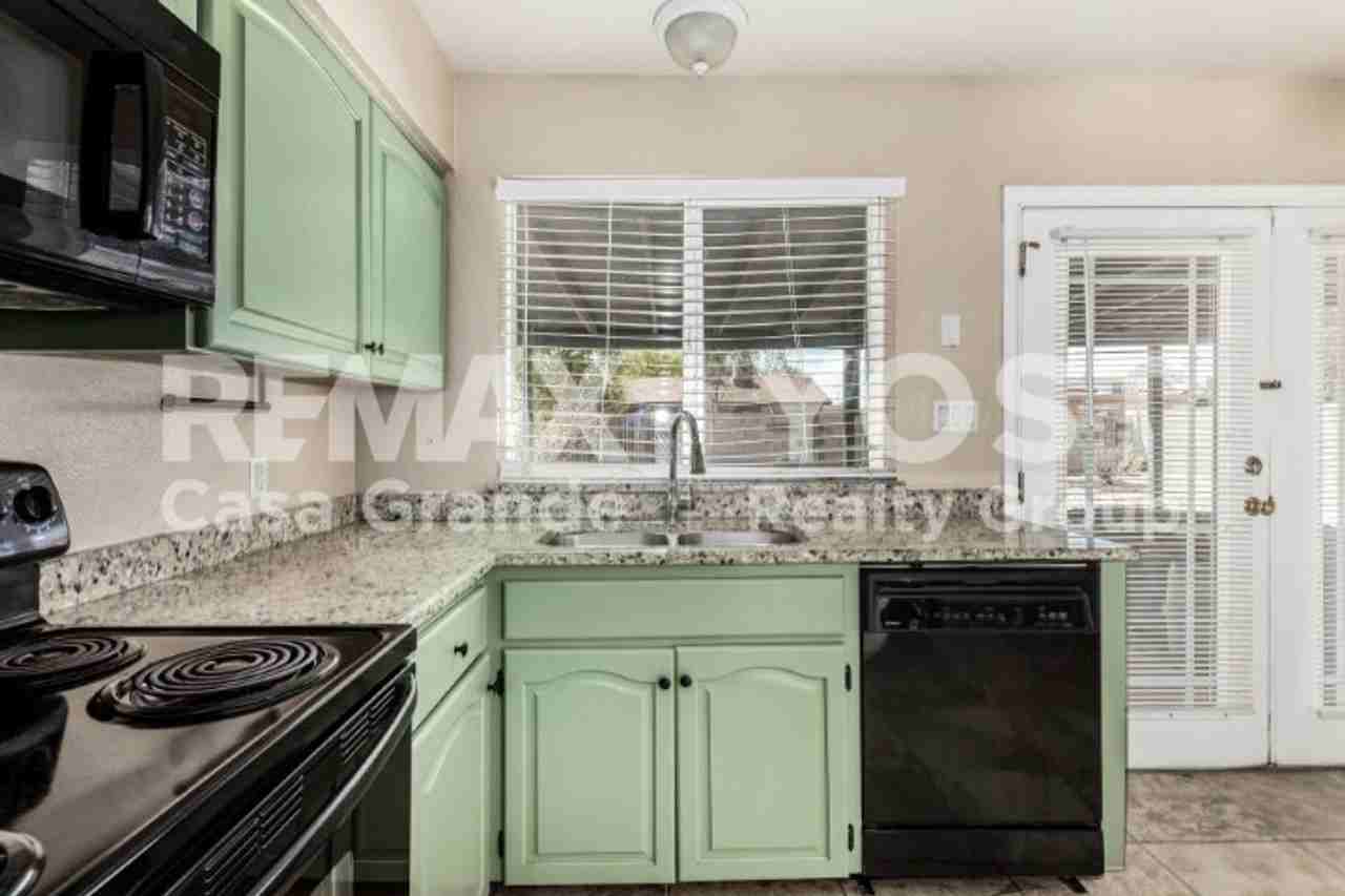 519 E Irene St - Photo 7 of 21