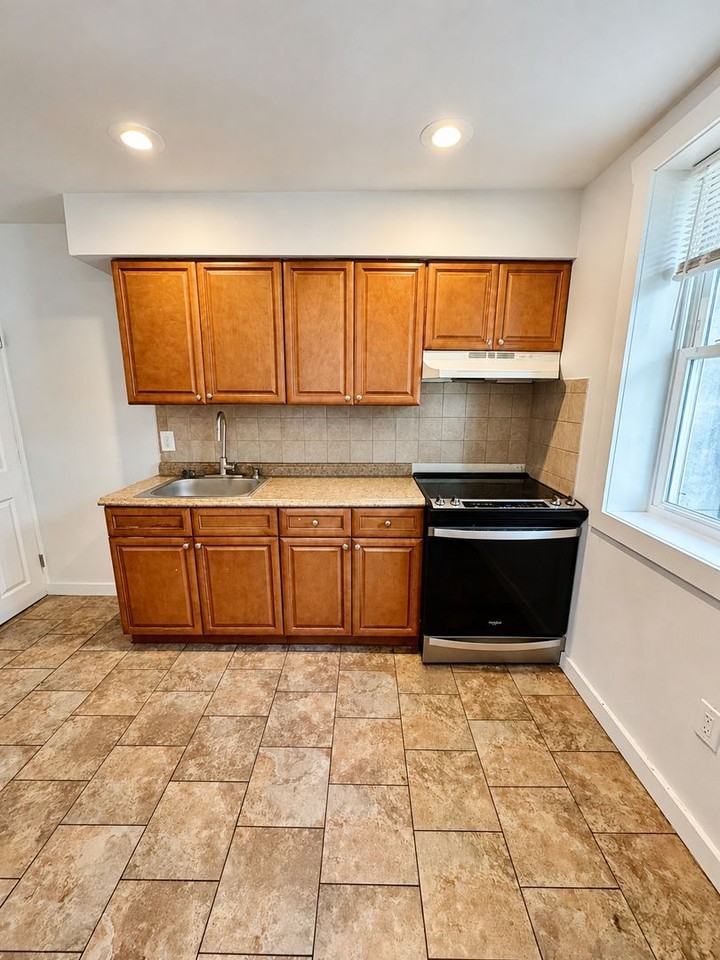 3130 Hartville St - Photo 5 of 24
