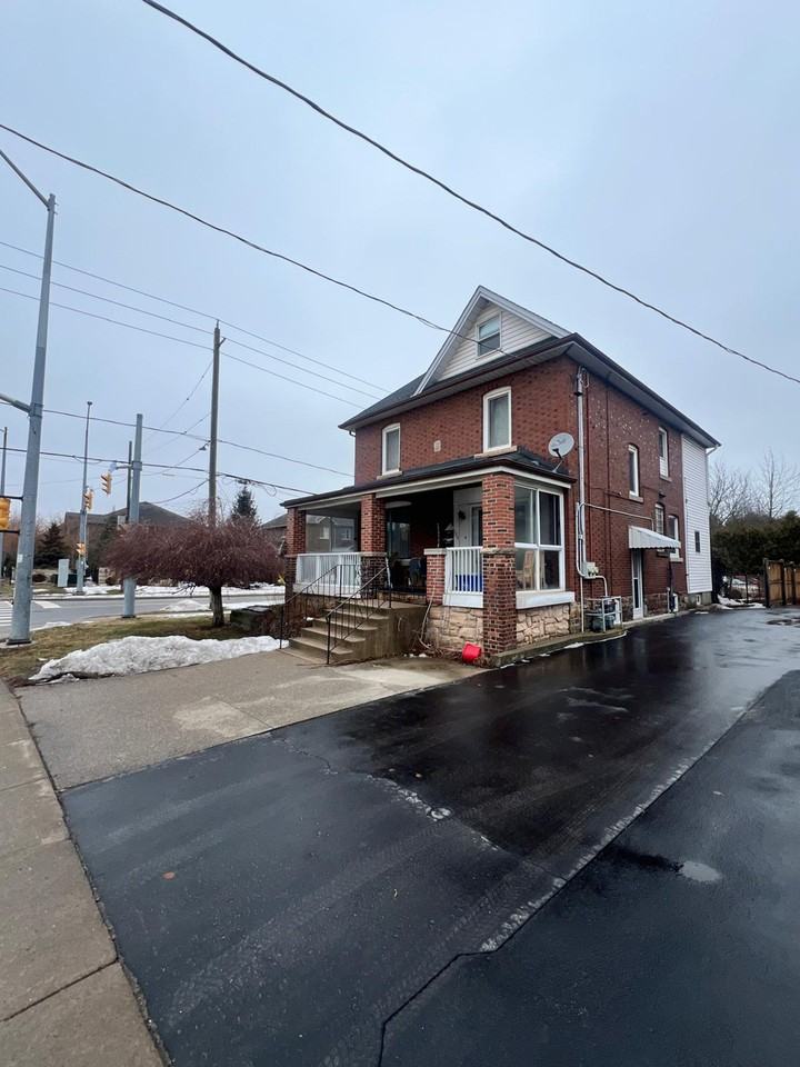 122 Livingston Ave - Photo 4 of 4