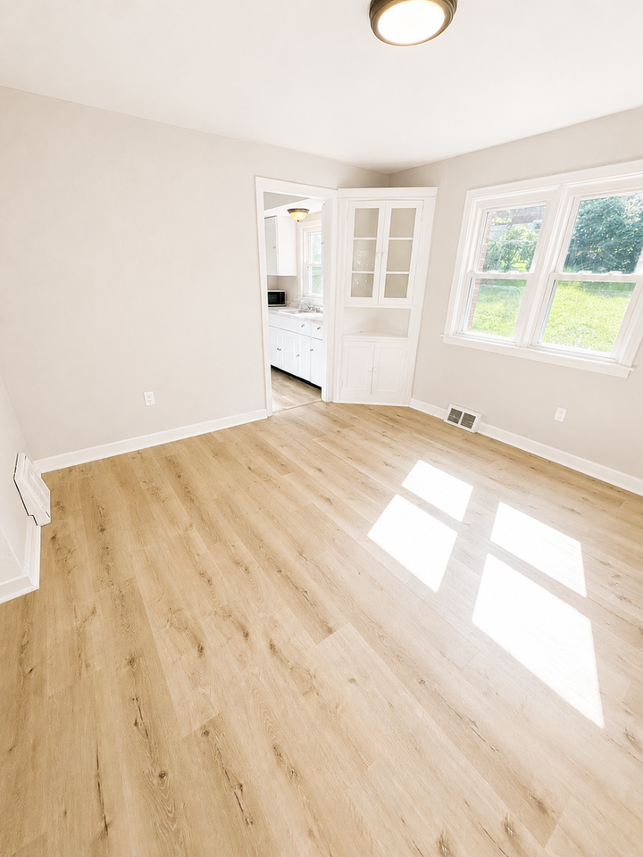 352 Orin St - Photo 5 of 35
