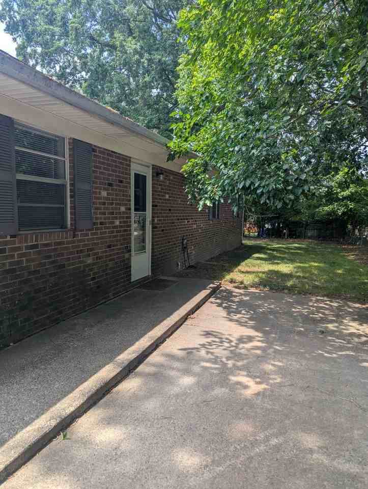 215 N Graham St - Photo 6 of 6