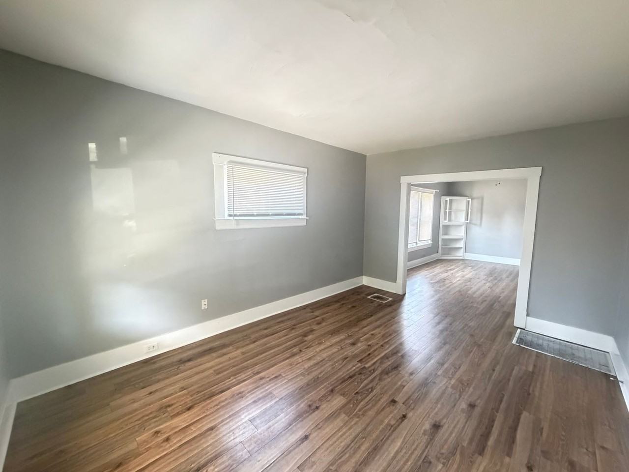 101 E Garrett St - Photo 2 of 19