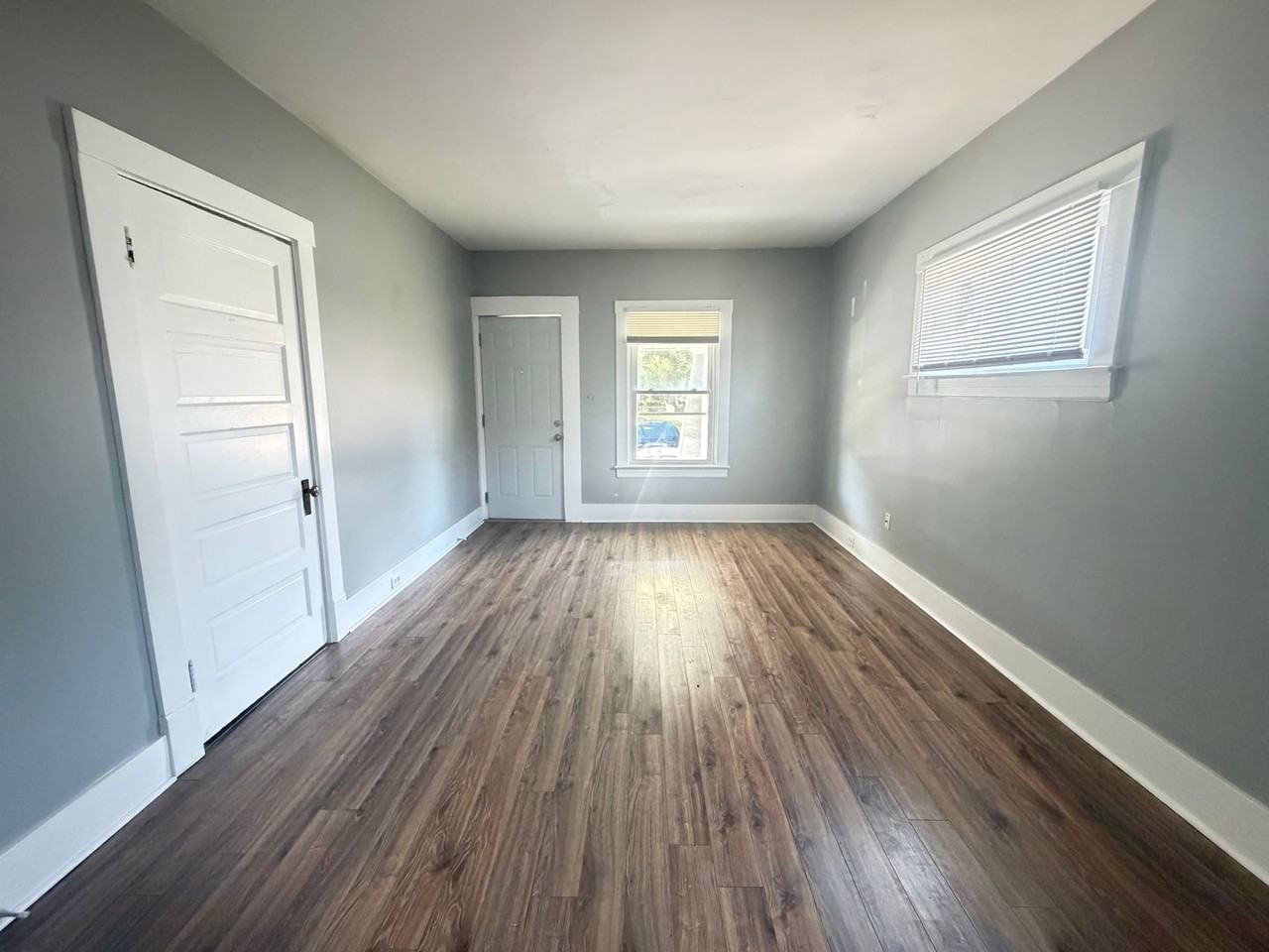101 E Garrett St - Photo 3 of 19