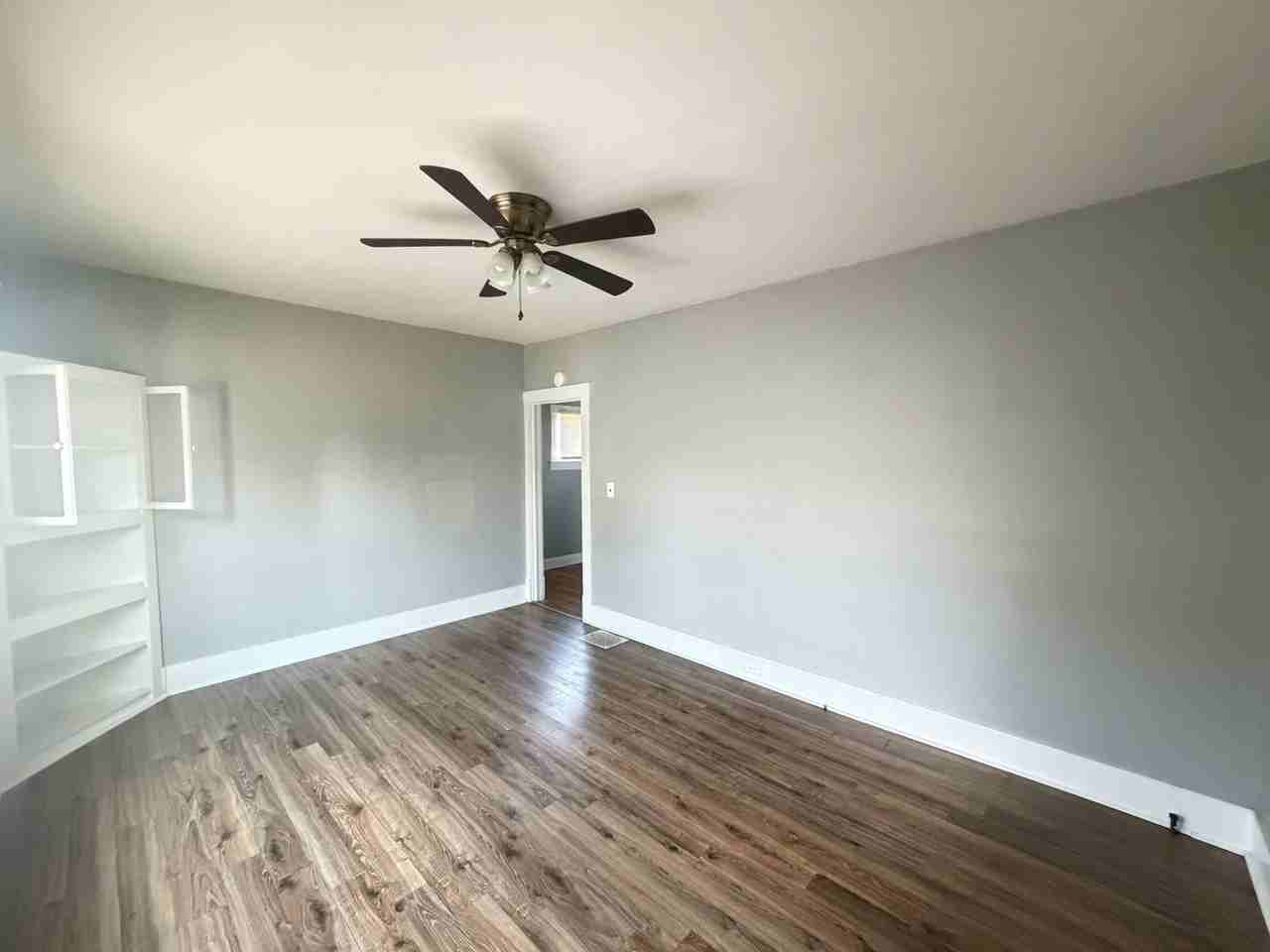 101 E Garrett St - Photo 4 of 19