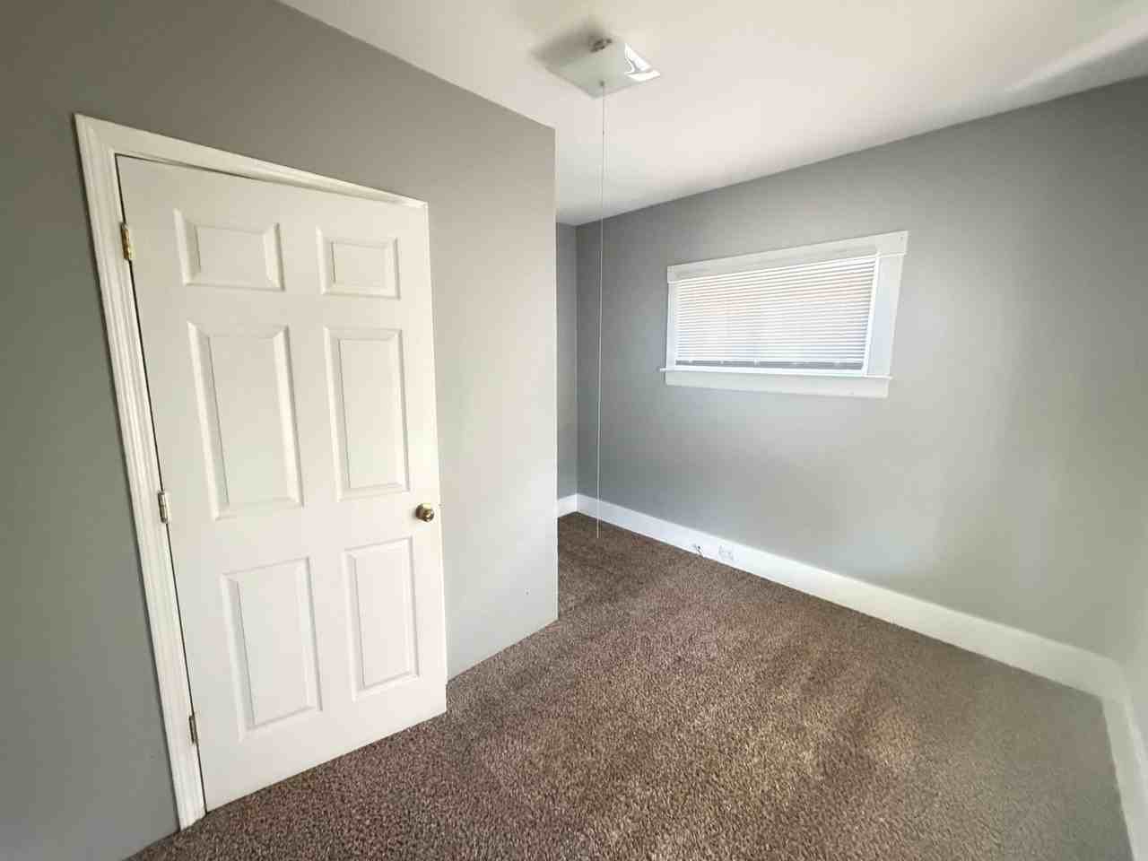 101 E Garrett St - Photo 6 of 19