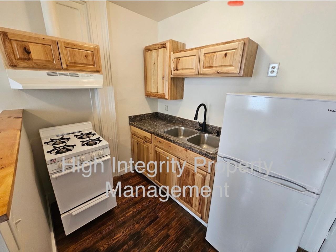 308 W Seneca Street - Photo 3 of 9