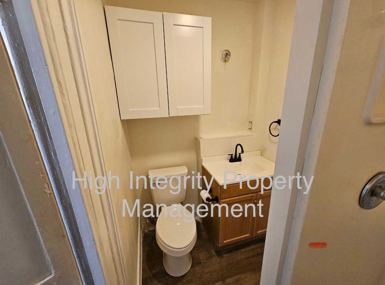 308 W Seneca Street - Photo 5 of 9