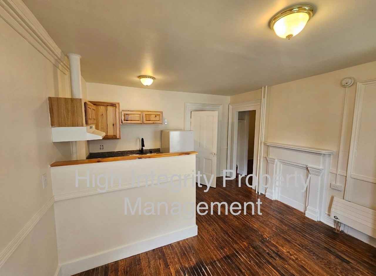 308 W Seneca Street - Photo 6 of 9