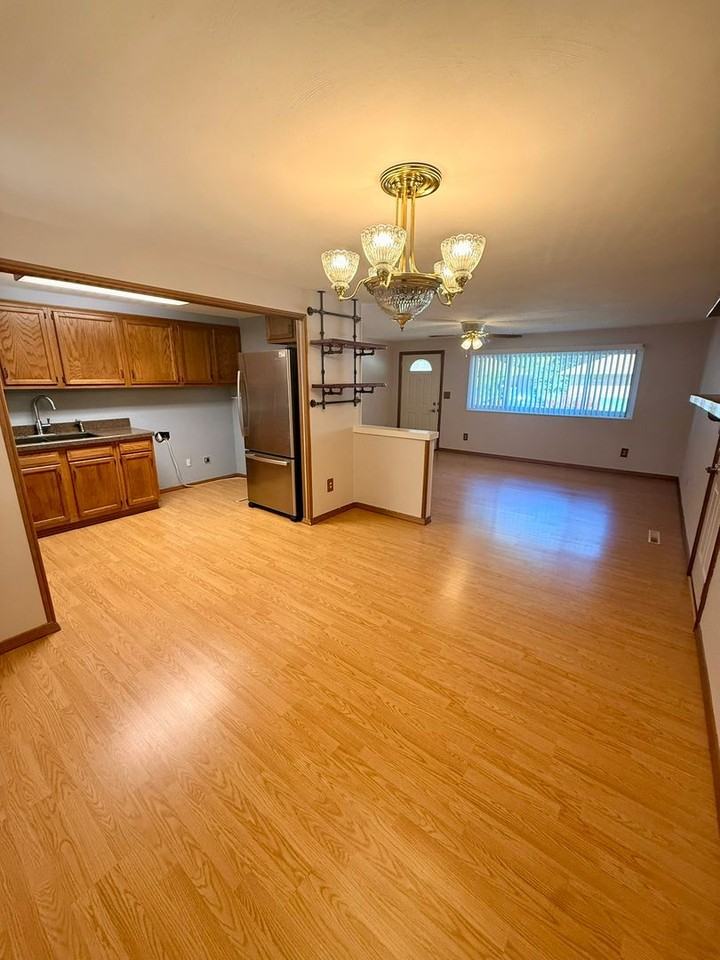 4820 Rexwood Dr - Photo 3 of 14