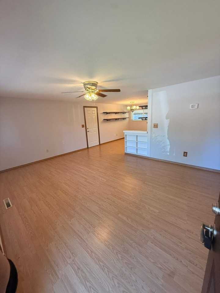 4820 Rexwood Dr - Photo 5 of 14