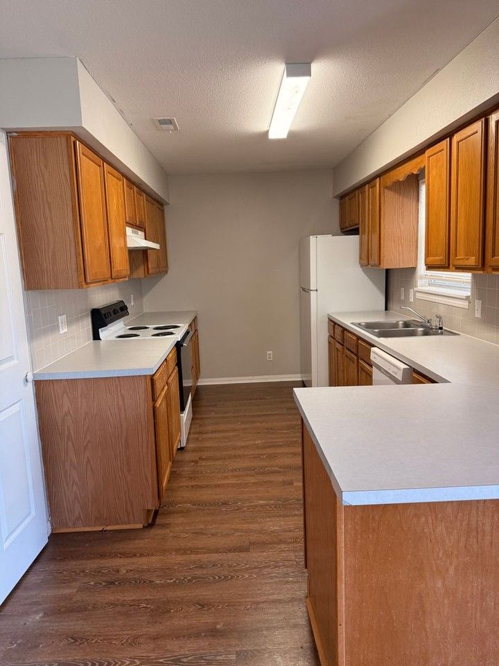 350 W Aldrich Rd - Photo 2 of 3