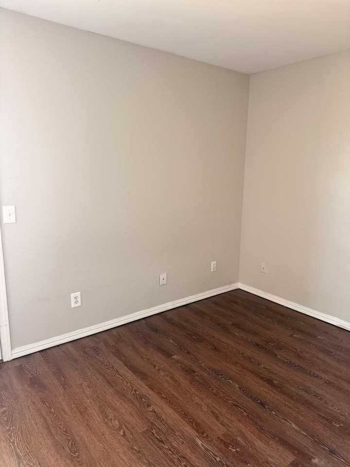 350 W Aldrich Rd - Photo 3 of 3